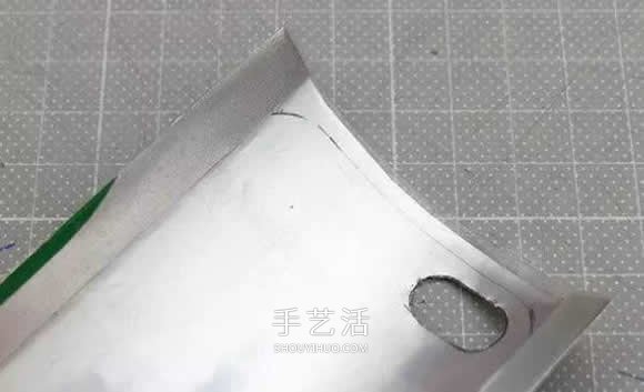 易拉罐怎么做手機殼 自制男人味十足的手機殼 -  itrip.net.cn