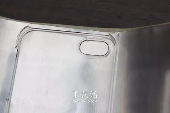 易拉罐怎么做手機殼 自制男人味十足的手機殼 -  itrip.net.cn