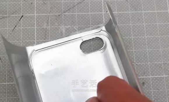 易拉罐怎么做手機殼 自制男人味十足的手機殼 -  itrip.net.cn