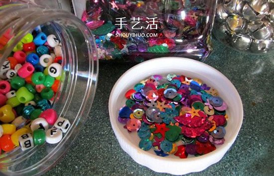 幼兒園簡易風(fēng)鈴的做法 雞蛋托廢物利用做風(fēng)鈴 -  itrip.net.cn