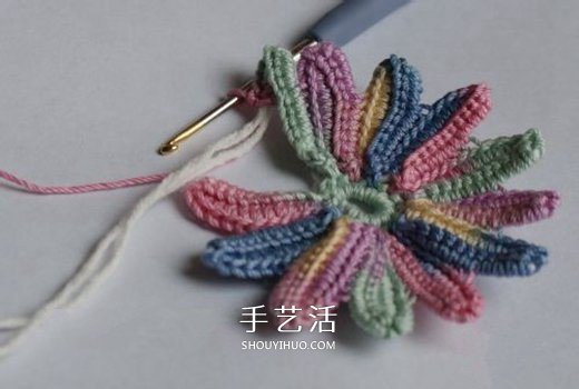 鉤針編織五彩菊的方法圖解 單元菊花的鉤織方法 -  itrip.net.cn