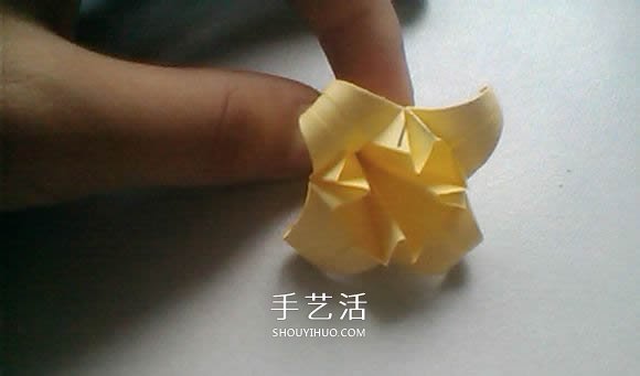 婚禮上的用花 立體百合的折紙方法圖解過程 -  itrip.net.cn