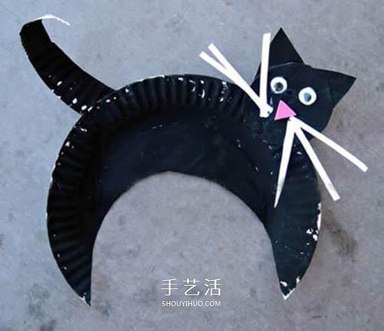 紙盤環(huán)保小制作 幼兒園手工做小黑貓的教程 -  itrip.net.cn