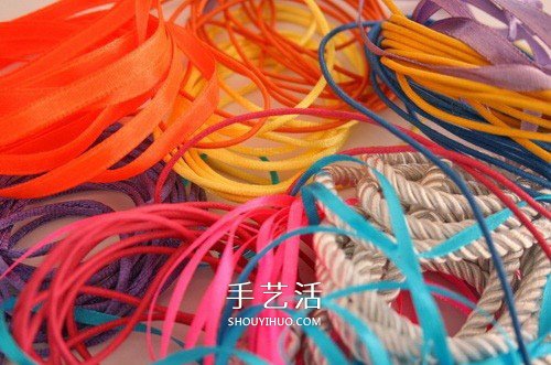 兒童糖果色手鏈的編織圖解 簡單卻又不失可愛 -  itrip.net.cn