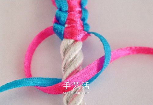 兒童糖果色手鏈的編織圖解 簡單卻又不失可愛 -  itrip.net.cn