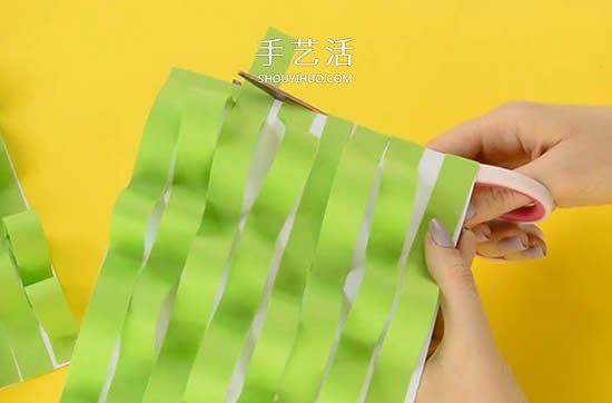 簡單卡紙手工制作教程 超有趣的草叢中的小雞 -  itrip.net.cn