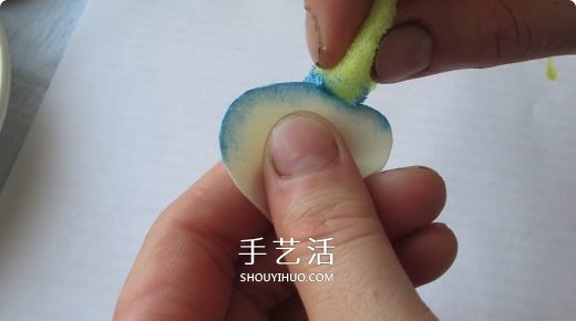海綿紙手工制作玫瑰花的方法 逼真到難分真假！ -  itrip.net.cn