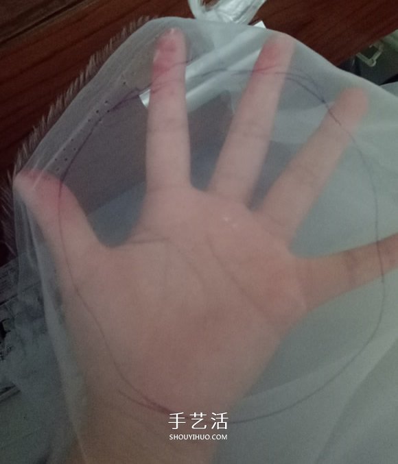瞅瞅帶你做：用一點(diǎn)點(diǎn)布和牙簽給娃娃做小傘 -  itrip.net.cn