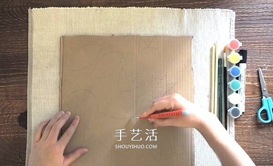 幼兒園硬紙板廢物利用 手工做一只多彩的小鳥 -  itrip.net.cn