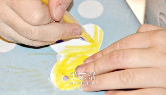 紅酒瓶塞做蝴蝶 簡單幼兒環(huán)保手工制作教程 -  itrip.net.cn