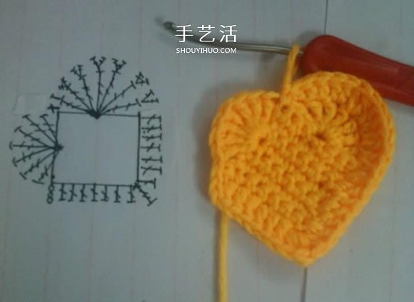 簡單鉤針編織教程：毛線愛心小掛飾的織法 -  itrip.net.cn