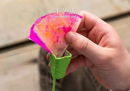 雞蛋托和蛋糕紙廢物利用 手工做美麗康乃馨 -  itrip.net.cn