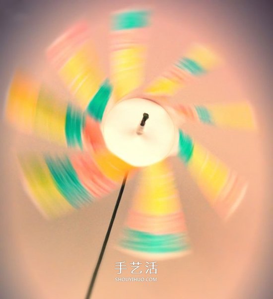 用紙杯做風(fēng)車(chē)制作步驟 紙杯風(fēng)車(chē)的做法圖片 -  itrip.net.cn