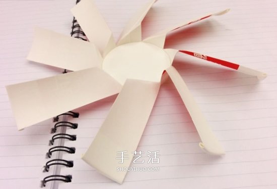 用紙杯做風(fēng)車(chē)制作步驟 紙杯風(fēng)車(chē)的做法圖片 -  itrip.net.cn