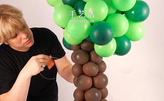 氣球造型大樹手工制作 植樹節(jié)用氣球做大樹 -  itrip.net.cn