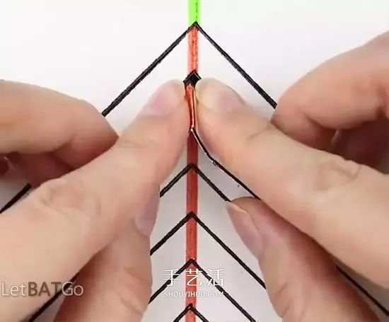 只用一張卡紙做3D旋轉裝置 打開閉合就會轉動 -  itrip.net.cn