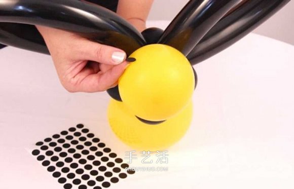 氣球造型蜜蜂手工制作 用氣球做蜜蜂的方法 -  itrip.net.cn