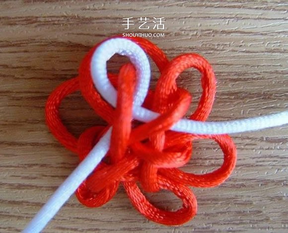 中國結(jié)之團(tuán)錦結(jié)滾邊法編織小花飾品的方法 -  itrip.net.cn
