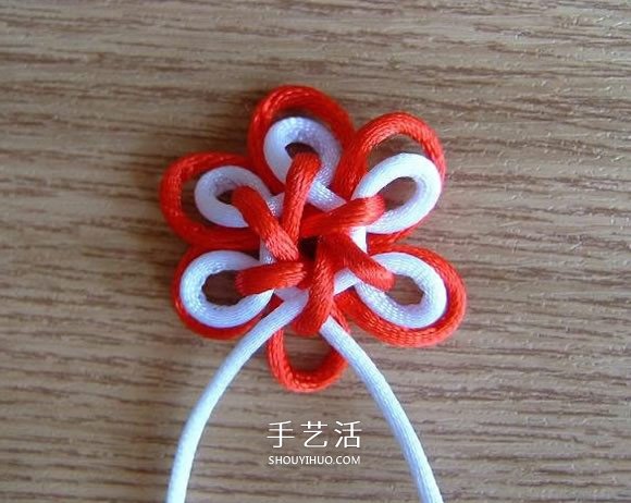 中國結(jié)之團(tuán)錦結(jié)滾邊法編織小花飾品的方法 -  itrip.net.cn