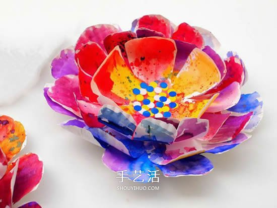 紙盤花的制作方法圖解 簡單用紙盤做花教程 -  itrip.net.cn