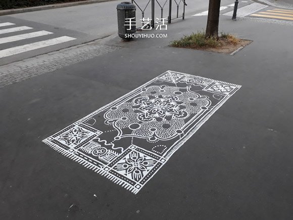 手繪馬路上的古典地毯 與城市現(xiàn)代美學(xué)成對比 -  itrip.net.cn
