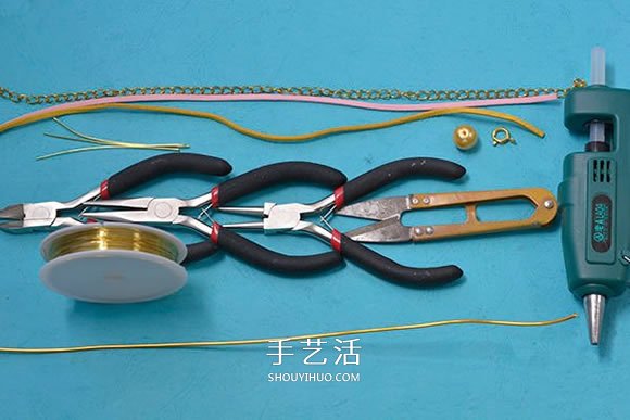 麂皮繩手鏈的編法圖解 雙色皮革編織手鏈教程 -  itrip.net.cn