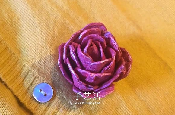 雞蛋盒廢物利用 手工制作玫瑰花胸花圖解 -  itrip.net.cn