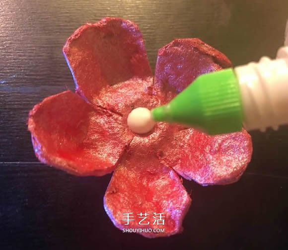 雞蛋盒廢物利用 手工制作玫瑰花胸花圖解 -  itrip.net.cn