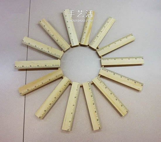 用尺子做材料 自制創(chuàng)意教師節(jié)花環(huán)掛飾的方法 -  itrip.net.cn