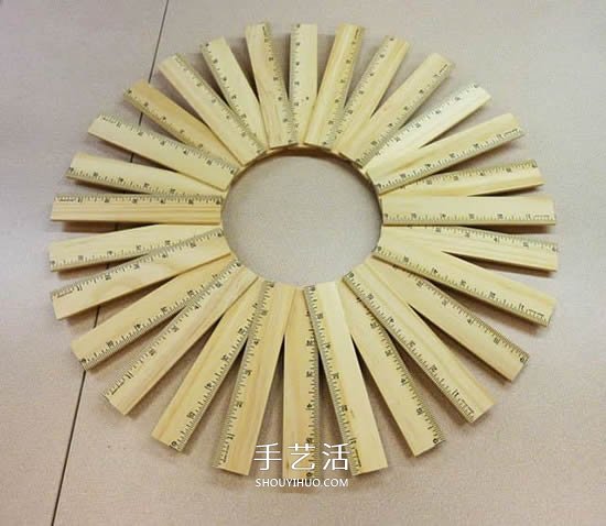 用尺子做材料 自制創(chuàng)意教師節(jié)花環(huán)掛飾的方法 -  itrip.net.cn