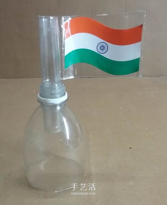 礦泉水瓶廢物利用手工制作獎(jiǎng)杯、國(guó)旗和酒杯 -  itrip.net.cn