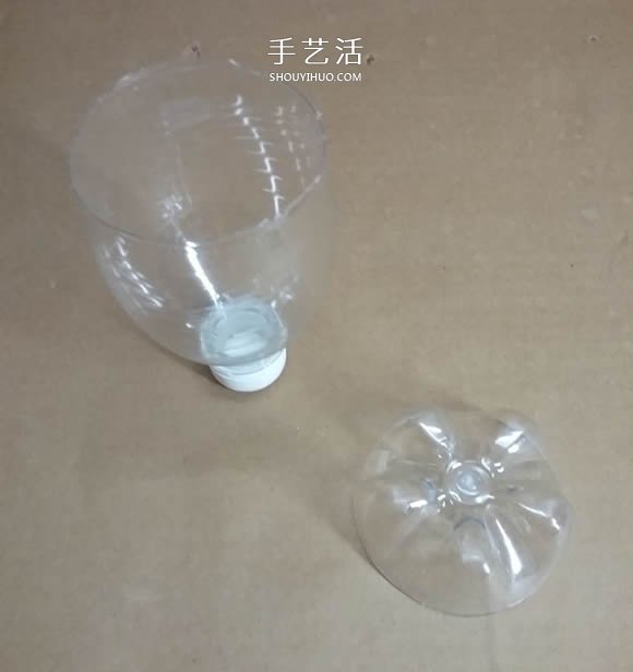 礦泉水瓶廢物利用手工制作獎(jiǎng)杯、國(guó)旗和酒杯 -  itrip.net.cn