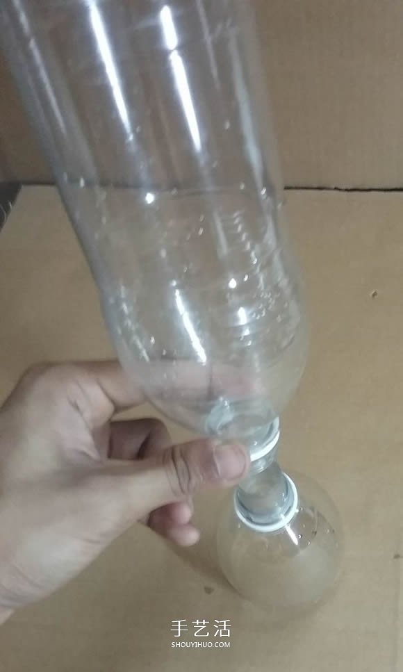 礦泉水瓶廢物利用手工制作獎(jiǎng)杯、國(guó)旗和酒杯 -  itrip.net.cn