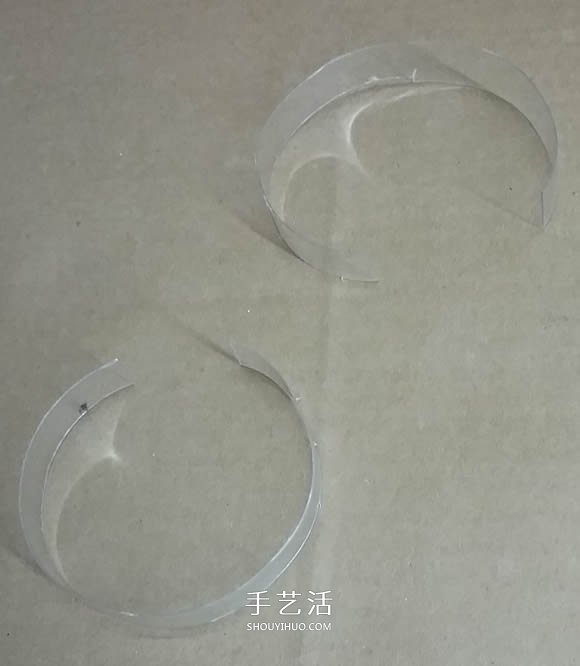 礦泉水瓶廢物利用手工制作獎(jiǎng)杯、國(guó)旗和酒杯 -  itrip.net.cn