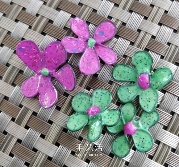 自制美麗指甲油花的方法 用來(lái)點(diǎn)綴飾品超好看 -  itrip.net.cn