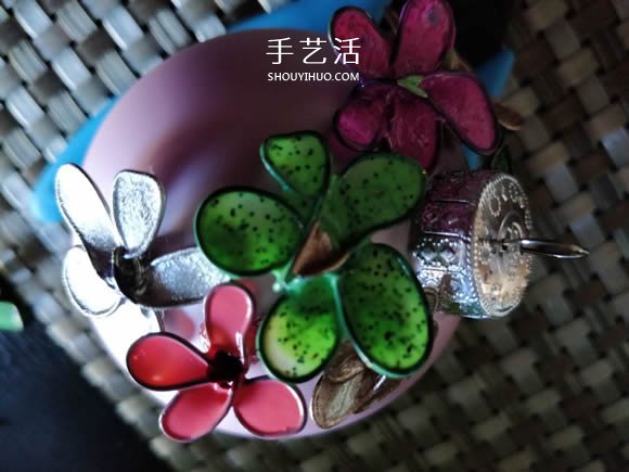自制美麗指甲油花的方法 用來(lái)點(diǎn)綴飾品超好看 -  itrip.net.cn
