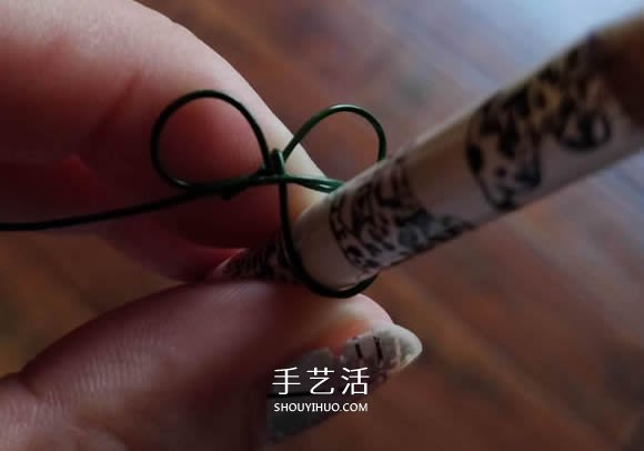 自制美麗指甲油花的方法 用來(lái)點(diǎn)綴飾品超好看 -  itrip.net.cn