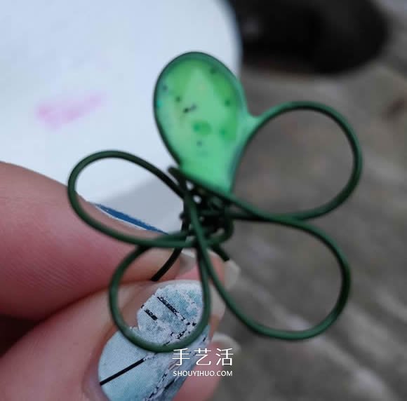 自制美麗指甲油花的方法 用來(lái)點(diǎn)綴飾品超好看 -  itrip.net.cn