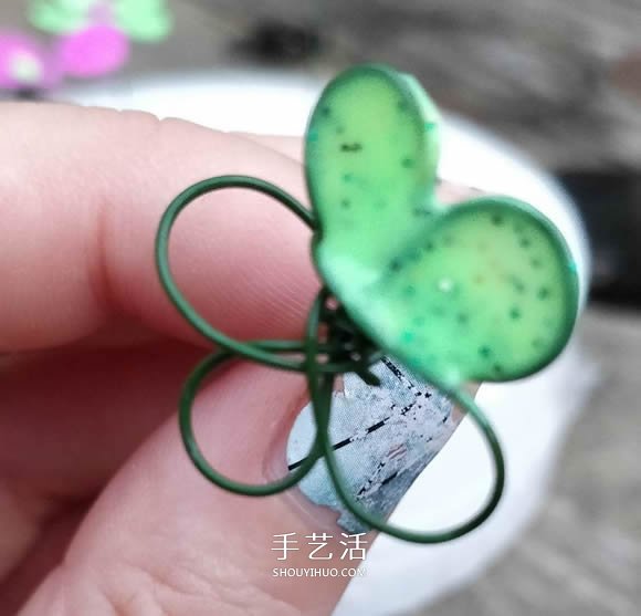 自制美麗指甲油花的方法 用來(lái)點(diǎn)綴飾品超好看 -  itrip.net.cn