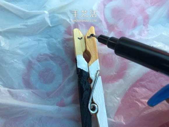 甜蜜婚禮小禮品：用衣夾制作會親親的新郎新娘 -  itrip.net.cn