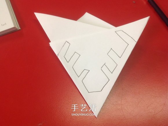 兩種簡單、漂亮又逼真紙雪花的剪法圖解 -  itrip.net.cn