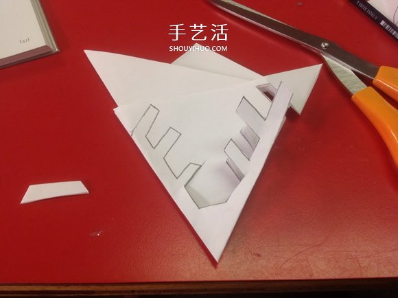 兩種簡單、漂亮又逼真紙雪花的剪法圖解 -  itrip.net.cn