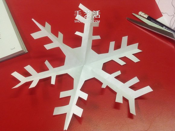 兩種簡單、漂亮又逼真紙雪花的剪法圖解 -  itrip.net.cn