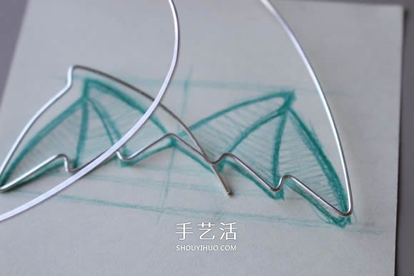金屬絲DIY制作龍之翼項(xiàng)鏈墜的方法圖解教程 -  itrip.net.cn