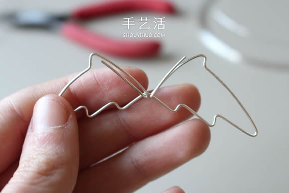 金屬絲DIY制作龍之翼項(xiàng)鏈墜的方法圖解教程 -  itrip.net.cn