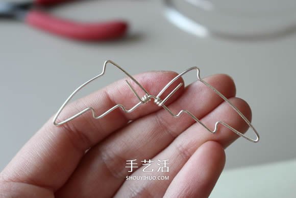 金屬絲DIY制作龍之翼項(xiàng)鏈墜的方法圖解教程 -  itrip.net.cn