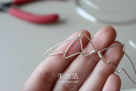 金屬絲DIY制作龍之翼項(xiàng)鏈墜的方法圖解教程 -  itrip.net.cn