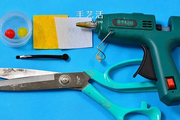 自制簡(jiǎn)單又可愛的毛氈布花發(fā)夾的方法教程 -  itrip.net.cn