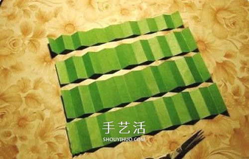 圣誕節(jié)立體圣誕樹賀卡的制作方法圖解教程 -  itrip.net.cn