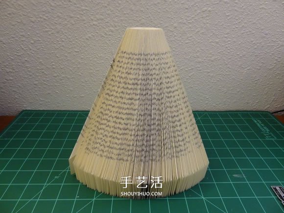圣誕節(jié)天使書(shū)擺飾DIY 很有創(chuàng)意的舊書(shū)再利用 -  itrip.net.cn